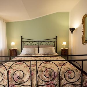 Camera con letto king size